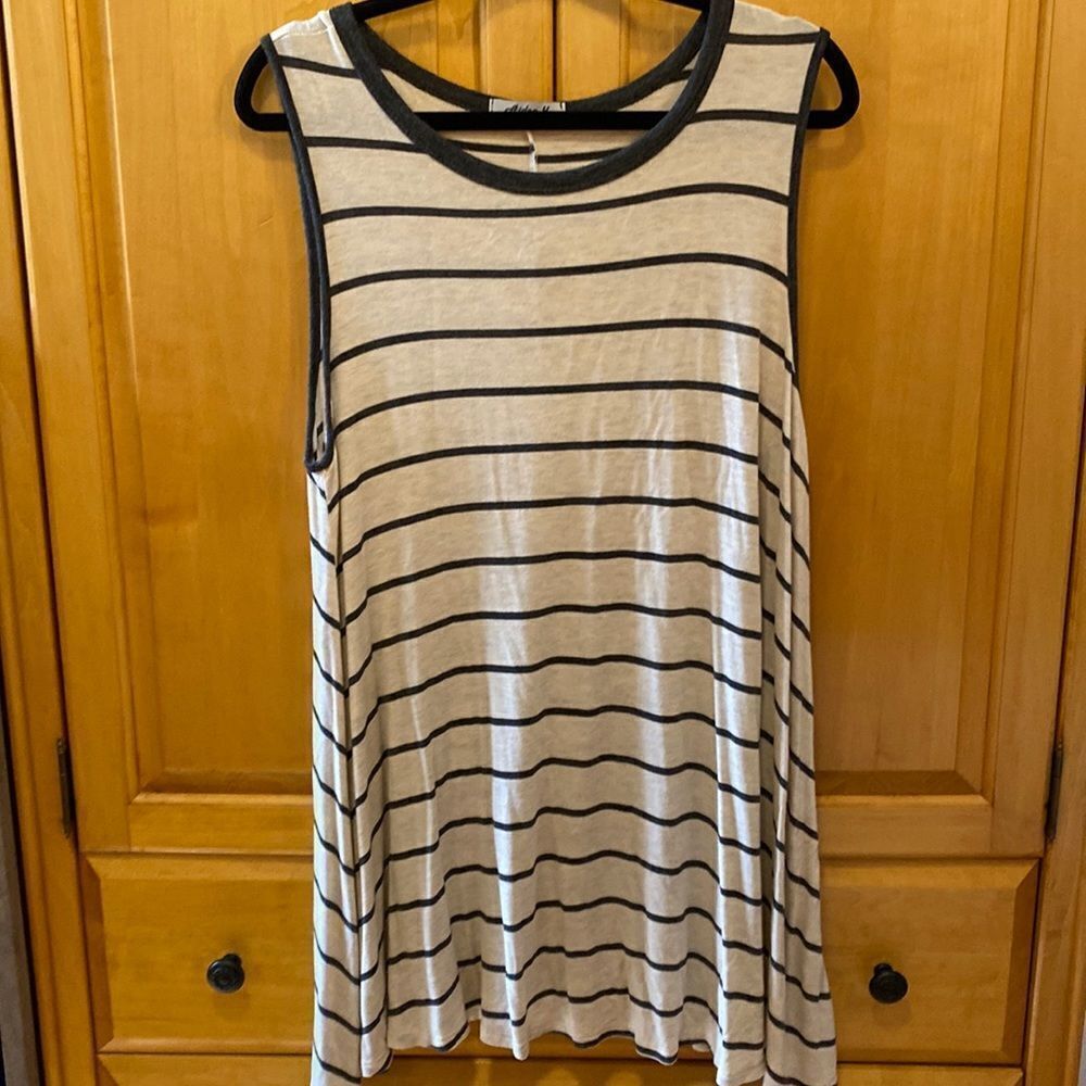 Aiden Y cream w/gray stripes sleeveless tunic
